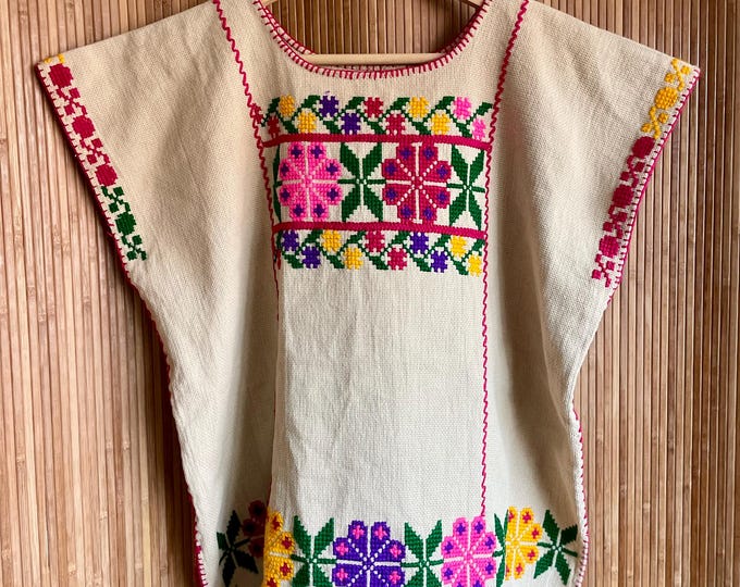 Vintage Mexican Hand‑Embroidered Huipil  — Hand‑Loomed Floral Boxy Boho Top