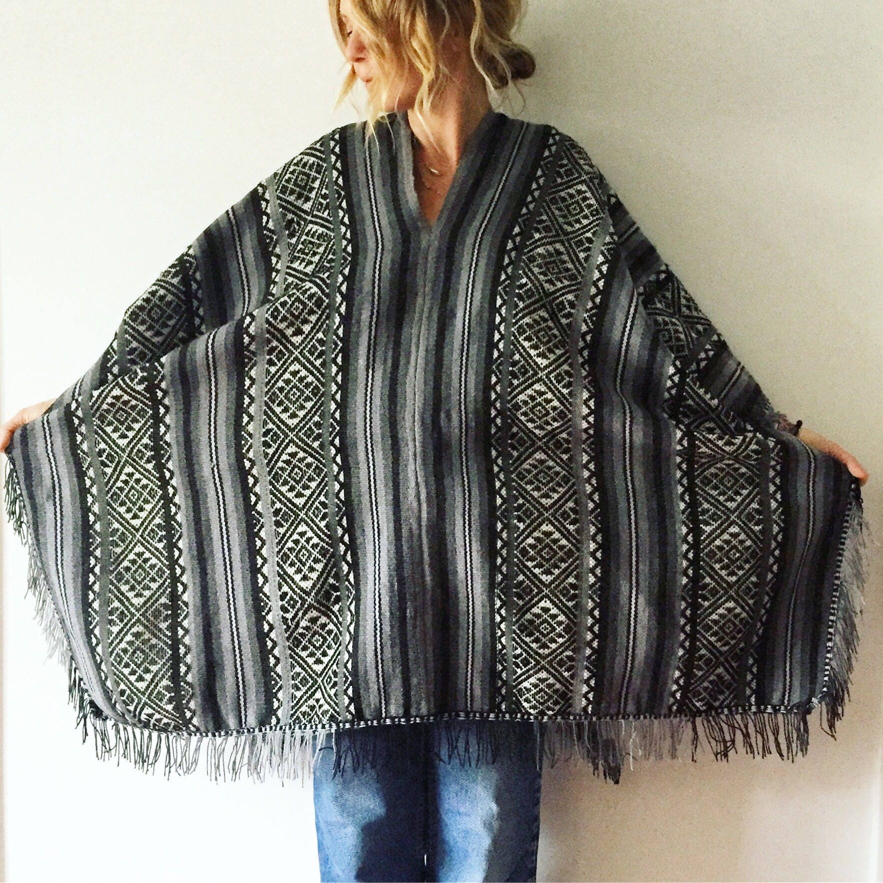 Vintage Peruvian Ceremonial Poncho , Ethnic Textile Poncho , Tribal ...