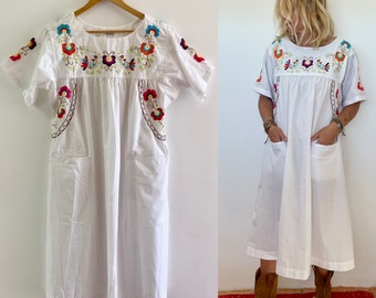 Vintage 70s Mexican Embroidered Midi Dress, White Bird Flower Embroidered Dress , Folk Summer Dress , Mexico Dress with Packets