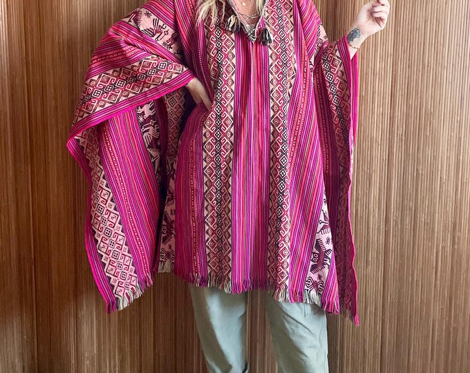 VTG Peruvian Hand Loomed Poncho – Pink Boho Tribal Festival Cape, Andean Wool Ruana
