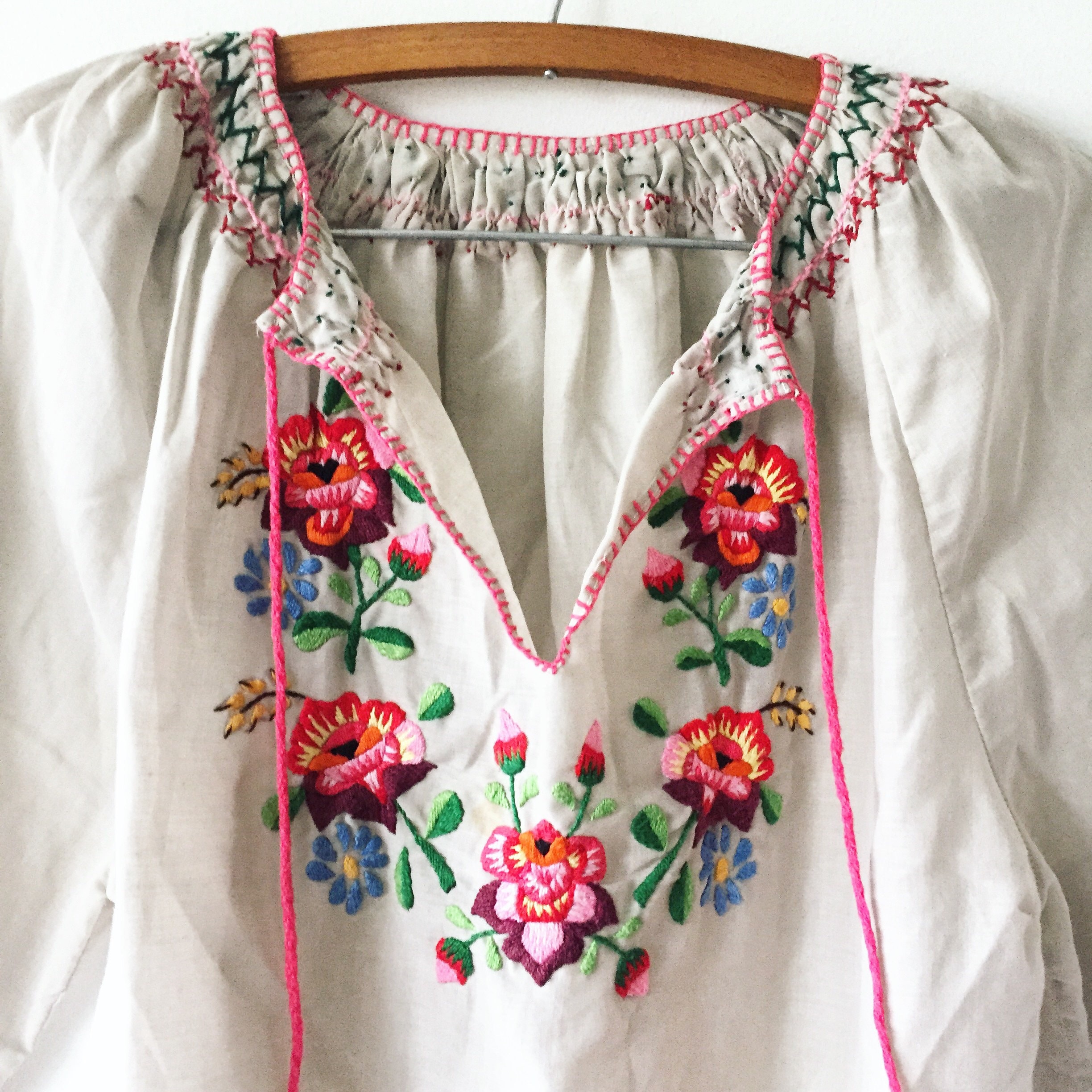 Vintage Hungarian Embroidered Folk Blouse , Fok Peasant Top , BOHO Blouse