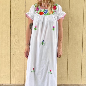 Vintage Embroidered Mexican Dress: Hand-Stitched Boho Midi