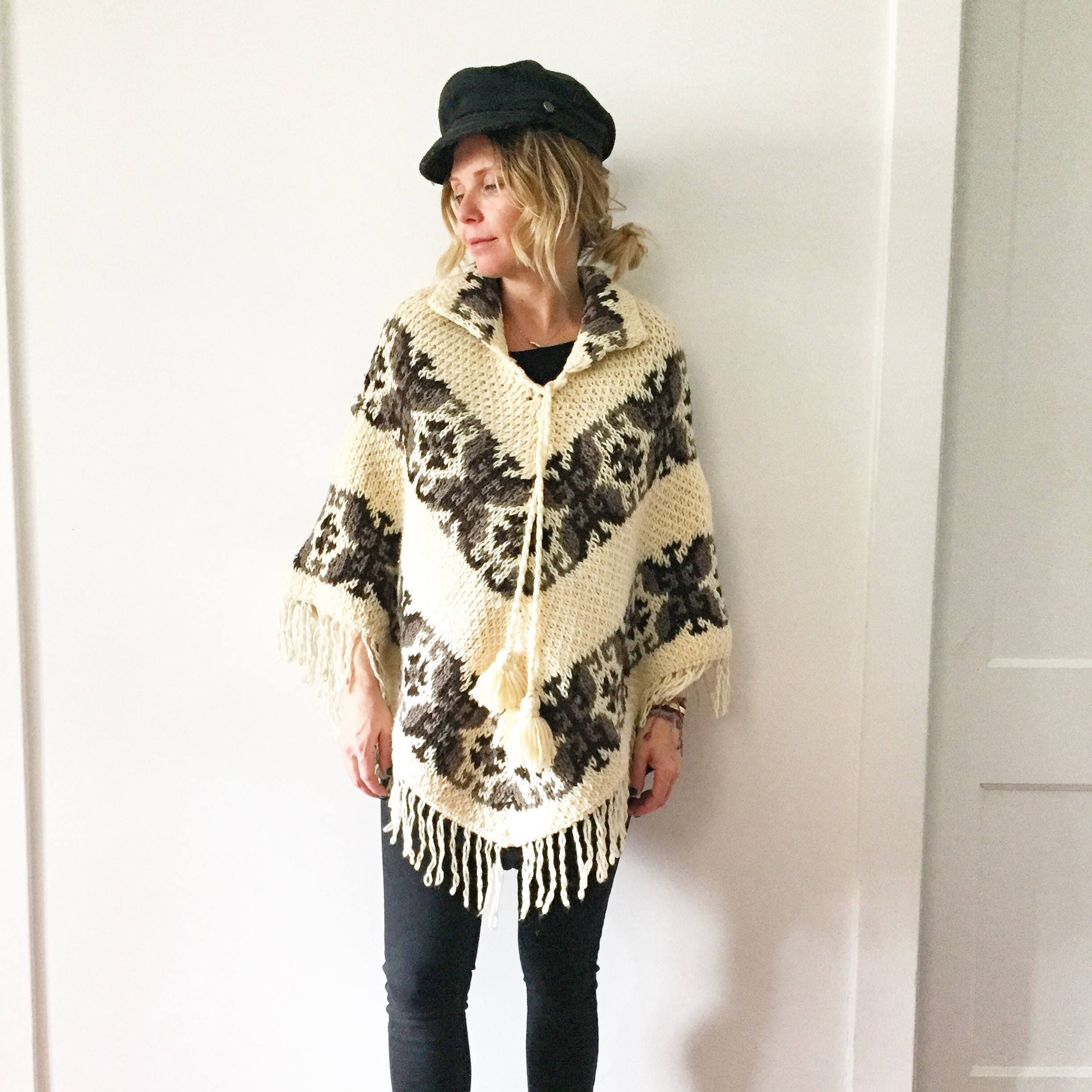 Vintage 70s Mexican Wool Poncho , Chunky Knit Poncho , BOHO Festival Cape