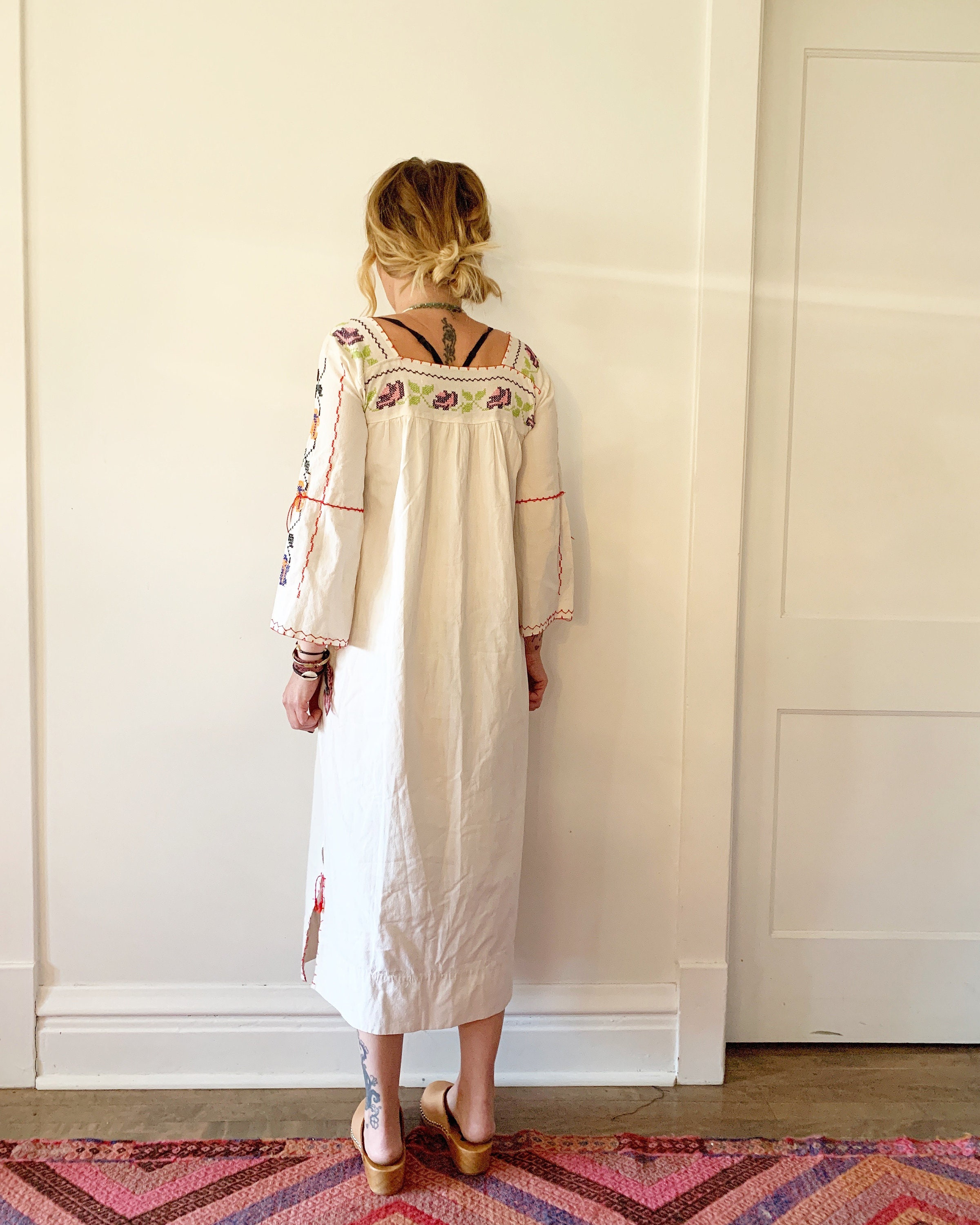 70s Mexico製 embroidered long dress VTG 70s Embroidered Maxi Dress Cottage Core White Floral