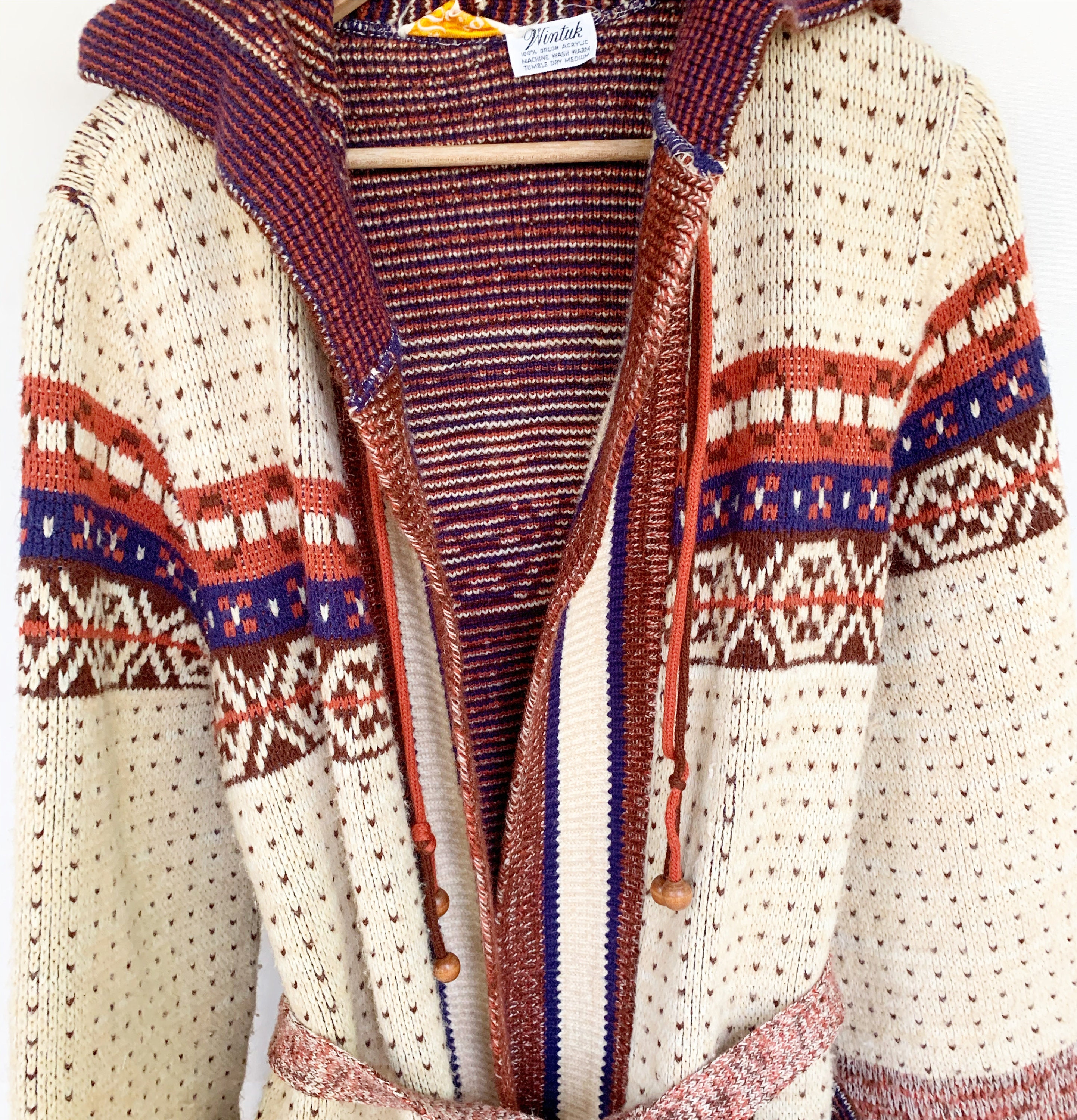 Wintuk sweater online