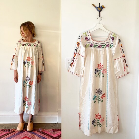 Vintage 70s Embroidered Mexican Dress, BOHO Hippie