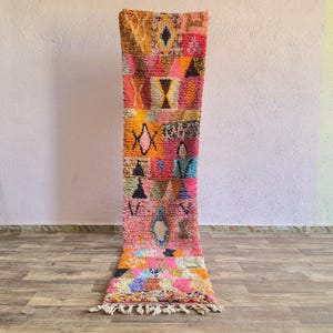 Tapis de couloir berbère marocain rose, tapis en laine pour entrée (67 x 295 cm)