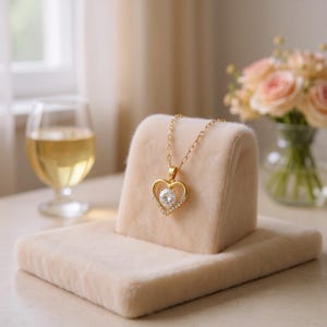 Colar com pingente de coração dourado: pedra de zircônia, corrente de aço inoxidável
