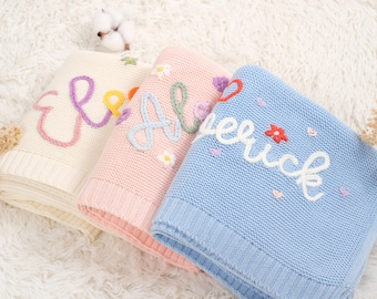 Spersonalizowany kocyk dla dziecka z imieniem | Ręcznie haftowana pamiątka na miłe chwile