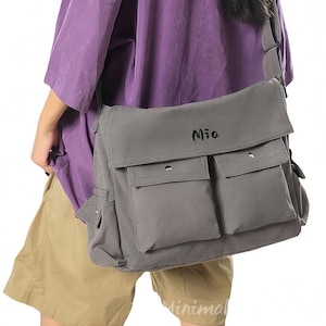 ユーティリティスタイルのメッセンジャーバッグ、キャンバスクロスボディユニセックス、学生用ワークウェアバッグ、カスタム刺繍ユーティリティパック、ブラウングレーブラックカラー