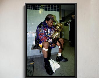 Iconische kleedkamerfoto Kobe Bryant, premium canvas muurkunst, ingelijste kampioenschapsbasketbalprint, perfect voor fans