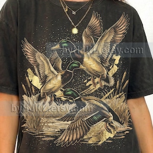 Mallard Ducks, Waterfowl Hunting, Retro Wildlife, Vintage Nature, Flying Birds, Marshland, Golden Sparkles, Outdoorsman, Drake, Wetland Art imagen 1