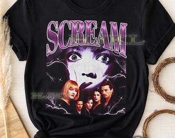 Peut inclure: T-shirt noir unisexe pour adulte avec un graphisme du film "Scream". Le design comprend le mot "SCREAM" en violet, un visage de femme et d'autres personnages. Le t-shirt est en matière souple.