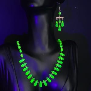 Orecchini e collana in vetro giallo vaselina, perline vintage ceche in vetro uranio, gioielli fatti a mano, regalo per moglie, stile Art Déco, regalo per donna