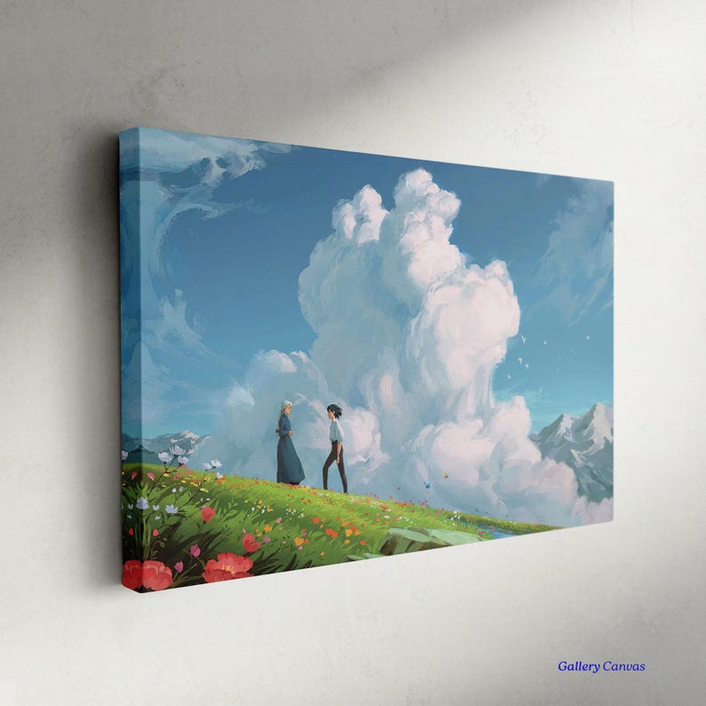 K&ouml;nnte beinhalten: Leinwanddruck mit einer malerischen Landschaft mit zwei Figuren auf einem grasbewachsenen H&uuml;gel. Das Kunstwerk zeigt einen hellblauen Himmel mit gro&szlig;en wei&szlig;en Wolken, ein Feld mit bunten Blumen und entfernten Bergen. Der Text "Gallery Canvas" ist sichtbar.