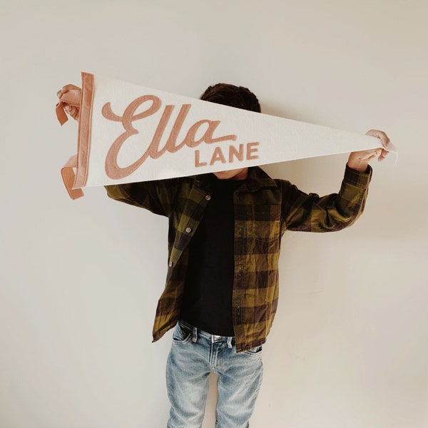 ELLA PENNANT - Bandera de banderín de fieltro de lana con nombre personalizado - Banderines y pancartas de fieltro personalizados de estilo vintage