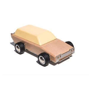 Wagon 1967 Retro Family – Handcrafted Wooden Collector Car