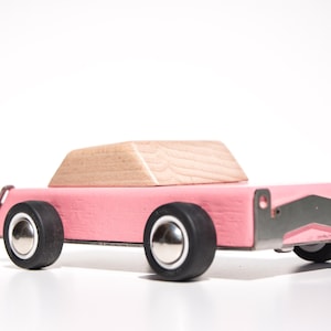 Die-Cast Model Car – Pink 1984 Eldorado, Classic Candy Edition, Vintage Collectible Toy Car & Gift for Car Lovers