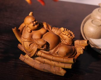 木彫りの仏像、笑う仏、木彫りの僧侶、ツゲの木の仏教の素晴らしい瞑想