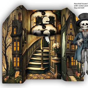 Könnte beinhalten: Faltbares Spukhaus mit einem Mitteltaschenanhänger und einer Puppe. Das Haus ist im gefalteten Zustand 16,5 x 8,9 cm groß. Die Illustration zeigt ein Skelett in einem blauen Mantel und gestreiften Hosen, mit einem gruseligen Haus und einer Treppe.