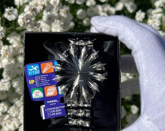 Reloj Casio con pinchos personalizado: reloj de alabastro Y2K hecho a mano: joyería única y llamativa