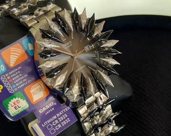 カスタムスパイクカシオウォッチ - ハンドメイドY2Kアラバスター