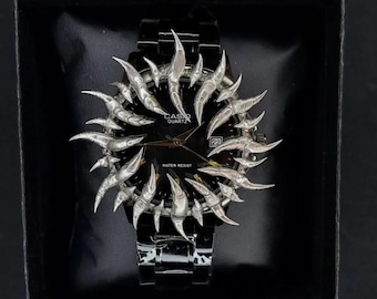 Reloj Casio personalizado con pinchos: diseño de garra gótica, reloj de pulsera llamativo, pieza única