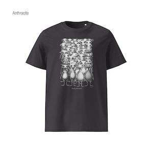 Puede incluir: Camiseta de color antracita con una ilustración en blanco y negro de numerosas criaturas de dibujos animados con ojos grandes. Las criaturas están apiladas. El texto "Party of Area 51" está en la parte inferior del diseño.
