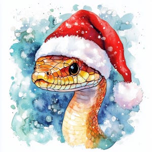 Peut inclure: Illustration à l'aquarelle d'un serpent portant un bonnet de Père Noël rouge et blanc. Le serpent a des écailles orange et jaune et un cou orange clair. Le fond est un lavis d'aquarelle bleu et turquoise.