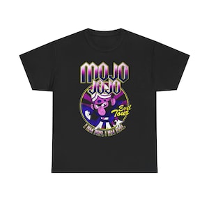 Puede incluir: Camiseta negra con un diseño de dibujos animados de Mojo Jojo. El diseño incluye el texto "MOJO JOJO" en morado y rosa, junto con "Evil Tour" y las frases "I AM BAD, I AM EVIL."
