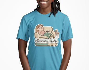 Camiseta engraçada de bateria social introvertida em andamento