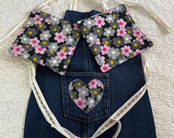 Delantal infantil Flower Power y pinzas para macetas