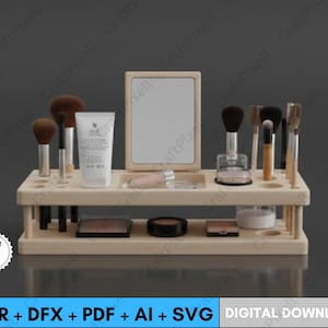 Puede incluir: Un organizador de maquillaje de madera clara con un espejo, varios pinceles de maquillaje y productos cosméticos. El organizador tiene dos niveles e incluye un diseño de archivo de corte láser.