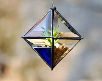 Pyramid Beveled Glass Orb Air Plant Planter with Variegated Blue Accent.