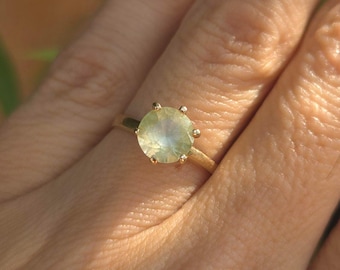 Vintage 10K Yellow Gold Green Spinel Ring – Rare Gemstone Elegance Size 5.25