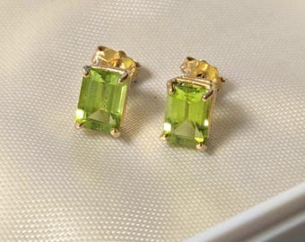 14K Solid Yellow Gold Rectangular Peridot Stud Earrings 7.5x5mm Green Gemstone Posts 1.25g