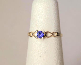 14K Solid Gold 0.84g - Vivid Color Sapphire Solitaire Heart Openwork Band  SZ 4