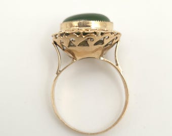 Vintage 10K Solid Yellow Gold Scalloped Nephrite Jade Cocktail Ring Size 5.5