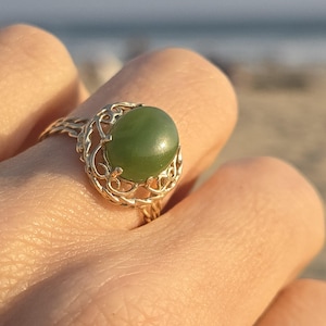 Vintage 14K Gold Nephrite Jade Ring: Artisan Filigree Jewelry, Size 6