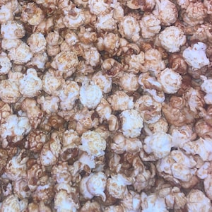 Caramel Popcorn - Kettle Corn, Gourmet Popcorn, Best Seller, Party Favor, Sweet Popcorn, Fresh Snack, Hand Popped Snack, Snack Gift. 5 Cups