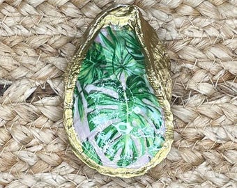 Sujeta servilletas con forma de concha de ostra decorada con decoupage y 24 servilletas de cóctel