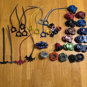 Beyblade, 37 st, med utskjutande verktyg, Takara Tomy, Hasbro, vintage, år 2000 bild 1