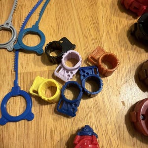 Beyblade, 37 st, med utskjutande verktyg, Takara Tomy, Hasbro, vintage, år 2000 bild 7