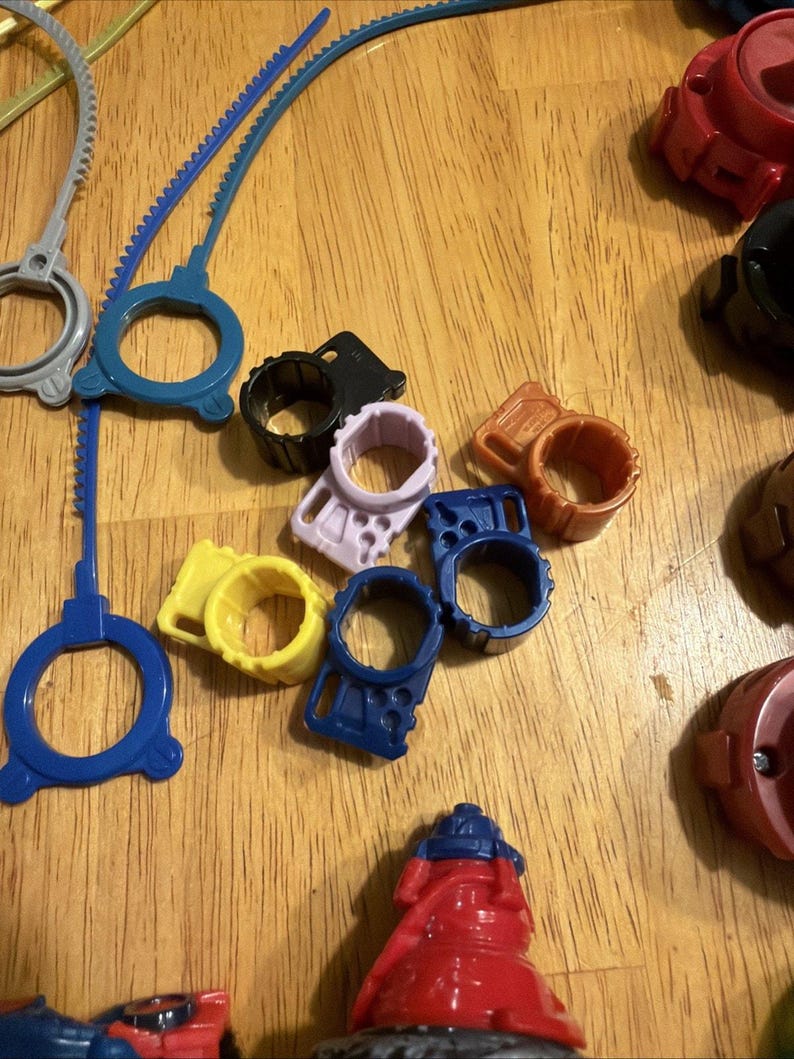 Beyblade, 37 st, med utskjutande verktyg, Takara Tomy, Hasbro, vintage, år 2000 bild 7