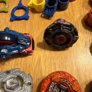 Beyblade, 37 st, med utskjutande verktyg, Takara Tomy, Hasbro, vintage, år 2000 bild 6