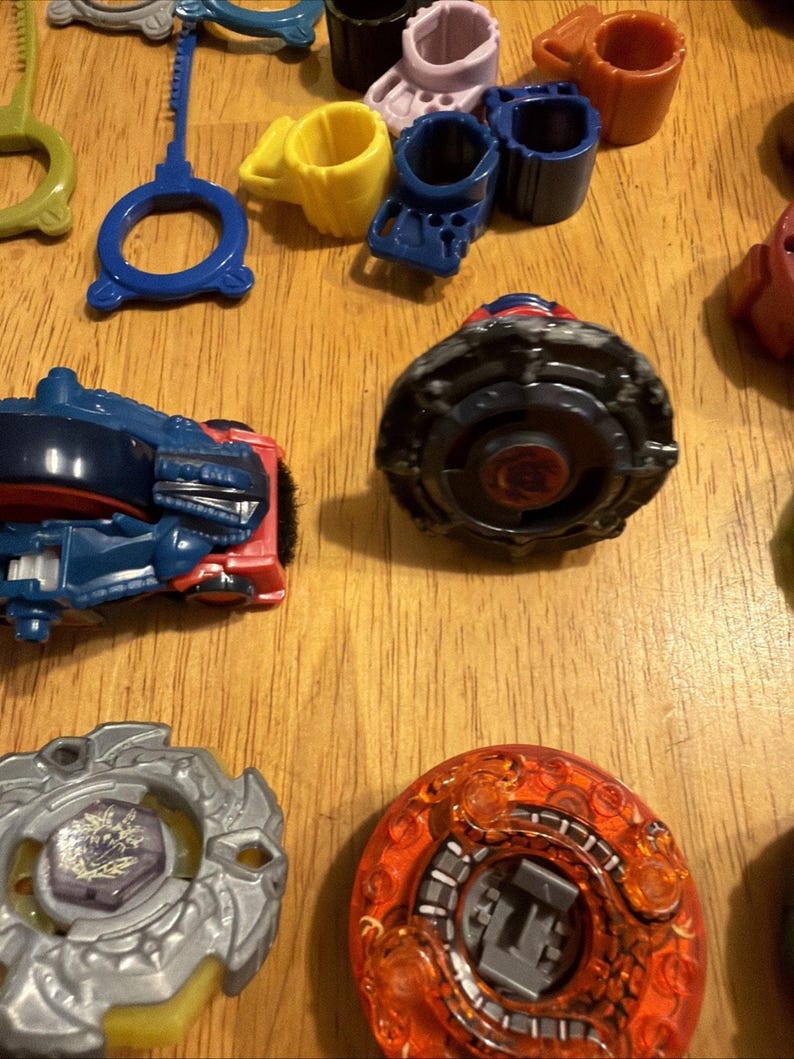 Beyblade, 37 st, med utskjutande verktyg, Takara Tomy, Hasbro, vintage, år 2000 bild 6