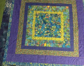 Nova manta de colo em batik, feita à mão e costurada à máquina, nas cores azul e verde, 147 x 147 cm (58 x 58 polegadas).