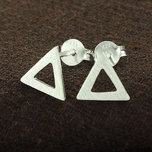 1 pair of 925 Sterling Silver Brushed Triangle Stud Earrings , minimalist earrings :er0882