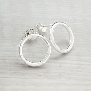 1 pair of 925 Sterling Silver Circle Stud Earrings 12.5mm. Polish Finished. :er0692