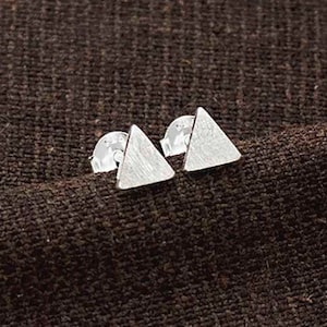 1 pair of 925 Sterling Silver Brushed Triangle  Stud Earrings 5mm. , minimalist earrings   :er1248
